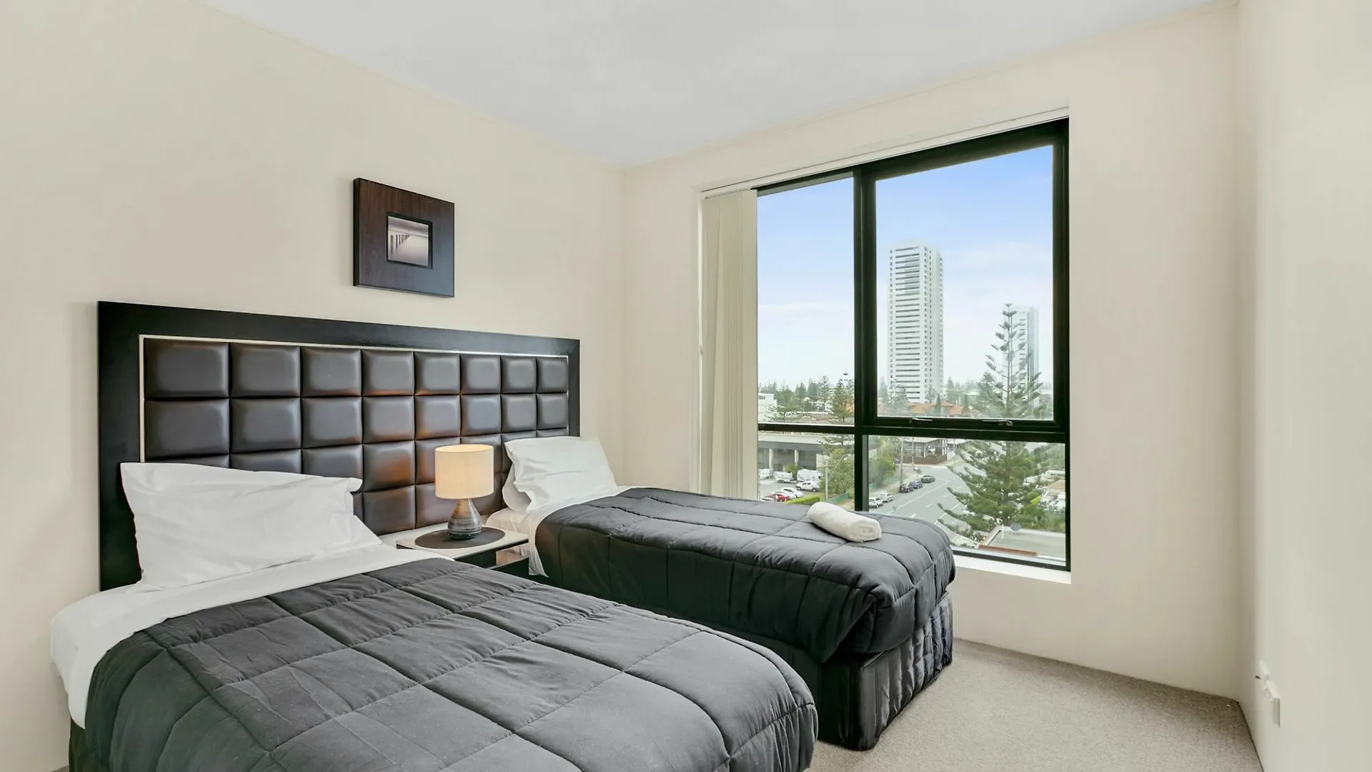Broadbeach On The Park - We Accommodate